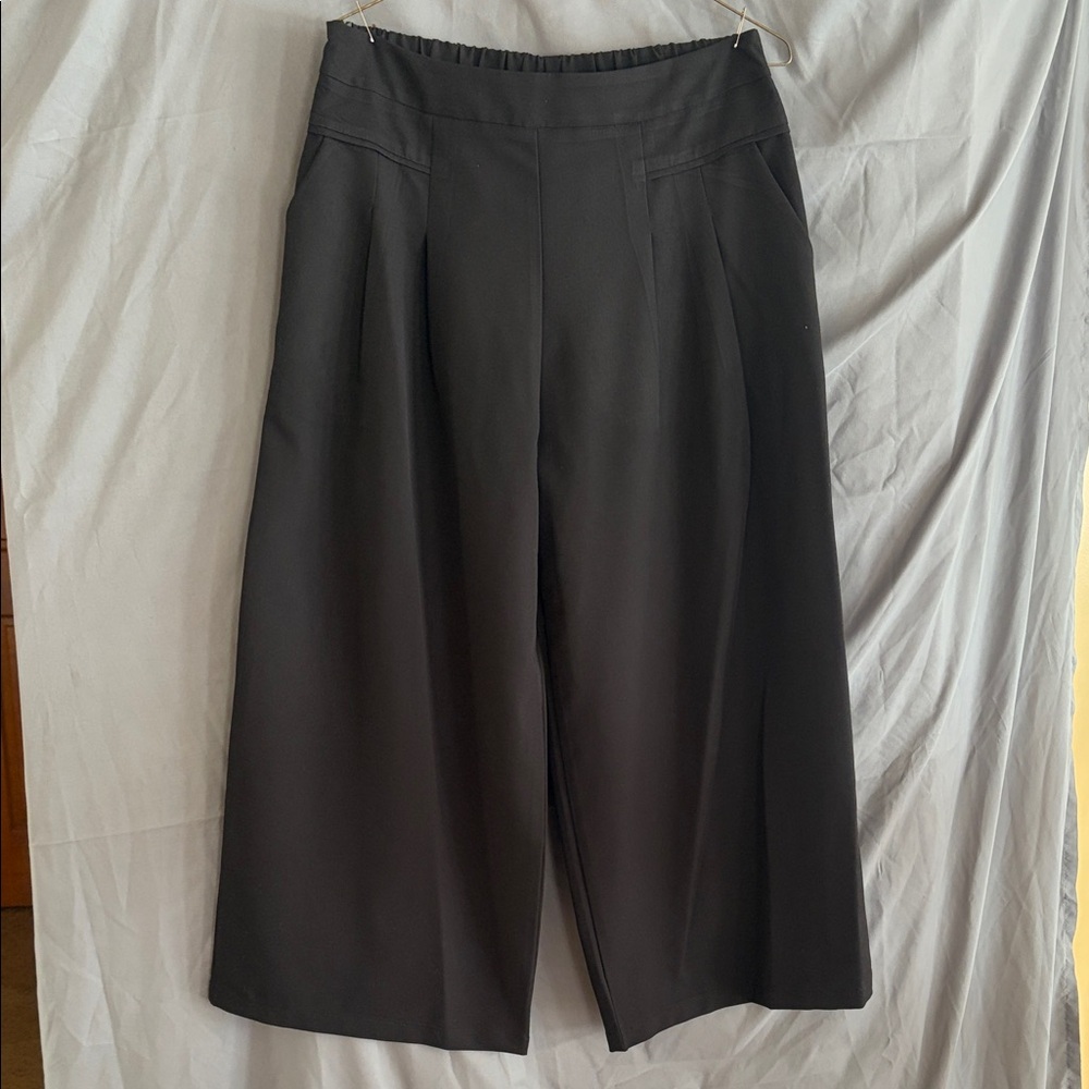 Elegant Black Women's Capris